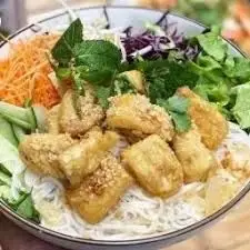 Salade végé (tofu grillé, vermicelles, légumes)