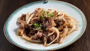  Bœuf aux oignons 