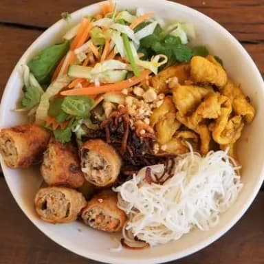 Salade BO-BUN (nems au porc)	
